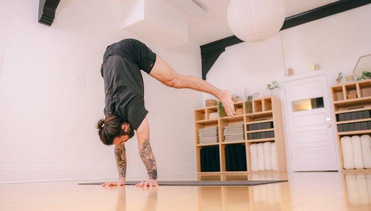 Handstands : Powered Up