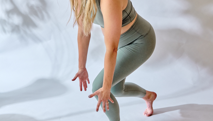 KICKSTAND SQUAT