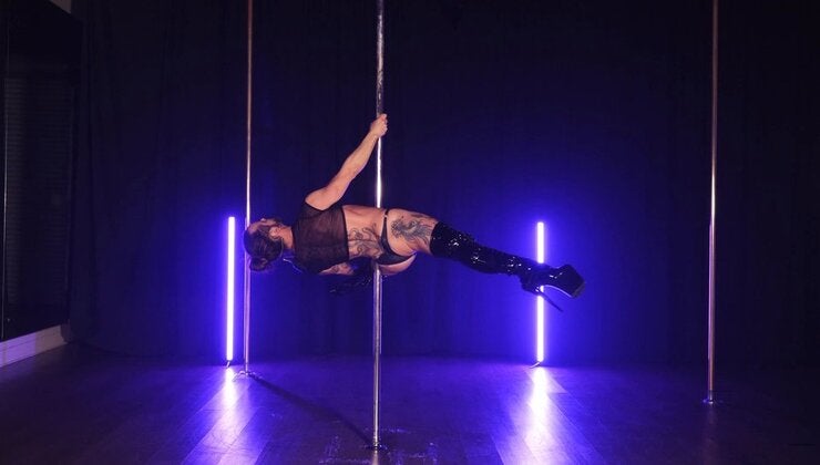 Blue Phoenix straddle jamilla pole dance spin