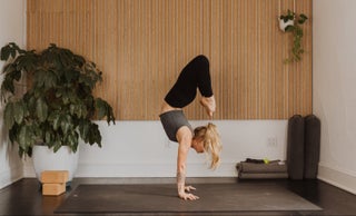 price option <div class="editor-content"><p style="text-align: left">75-min.  Handstands, Hips</p><p style="text-align: left">+ Heart Openers</p></div>