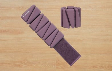 <div class="editor-content"><p>Ankle Weights / 2lbs, 4lbs</p></div>