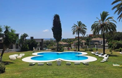 <div class="editor-content"><p>Outdoor Pool</p></div>