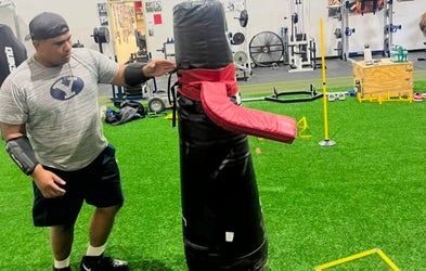 <div class="editor-content"><p>FOOTBALL IQ / FILM: Understand what the O-Line is telling you</p></div>