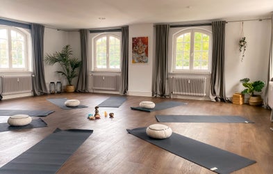 <div class="editor-content"><p><span style="font-size: 1.25rem; color: #0E5C63"><strong>YogaEasy-Space in Hamburg-Hoheluft jetzt flexibel mieten</strong></span></p></div>