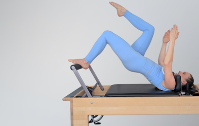 <div class="editor-content"><p style="line-height: 1"><span style="font-size: 1.875rem; line-height: 1; color: #83C3FF"><strong>REFORMER</strong></span><span style="font-size: 1.875rem; line-height: 1"><strong><br>SUR TAPIS</strong></span></p></div>