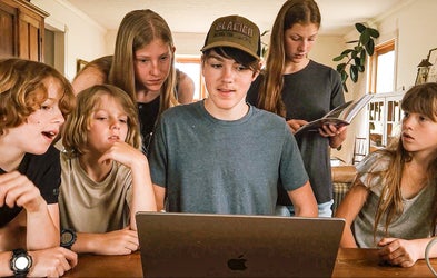 <div class="editor-content"><p>MAKE FRIENDS</p></div>