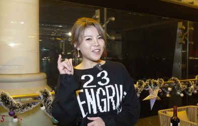 <div class="editor-content"><p><span style="color: #006CFF">Mandy LAU 香港</span></p></div>