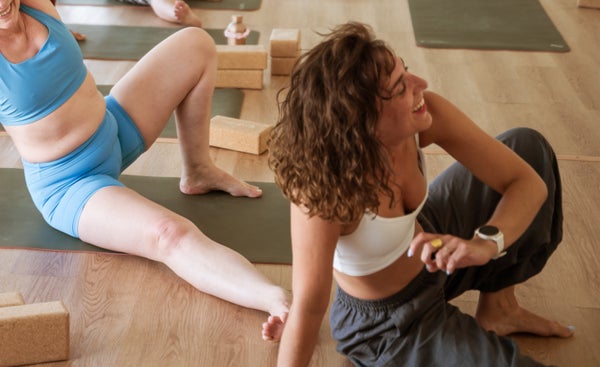 <div class="editor-content"><p><span style="font-size: 1.5rem"><strong>Je forme des profs de yoga depuis 6 ans🧡</strong></span></p><br><p><em>Voilà ce qu'elles disent&nbsp;</em></p></div>