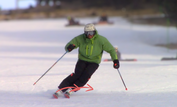 Illustration de l'engagement des skis dans le nouveau virage