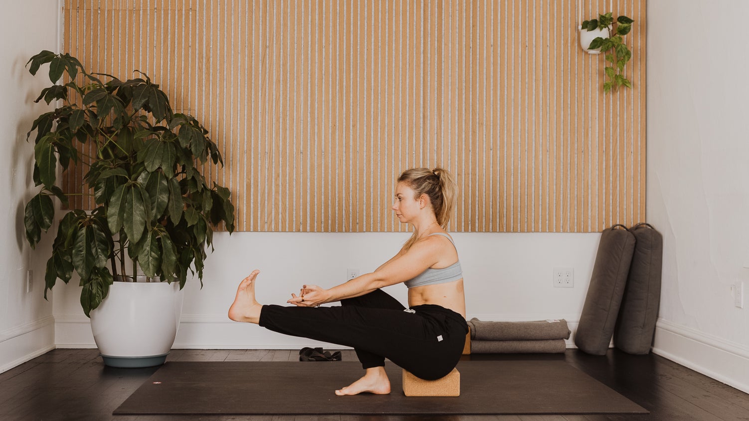 April 09 40min. Planks + Pistols practice The Collective Kula