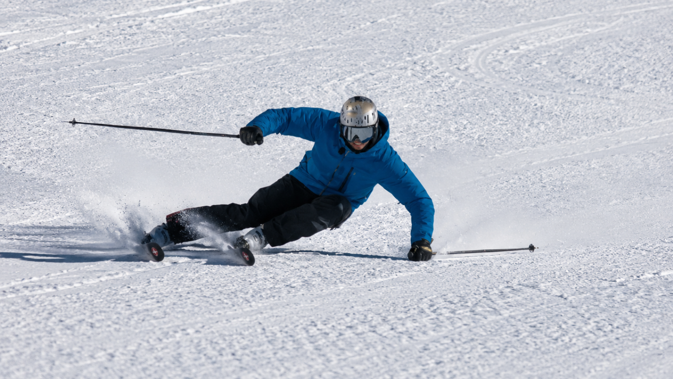 Carving : skier en coupant la neige