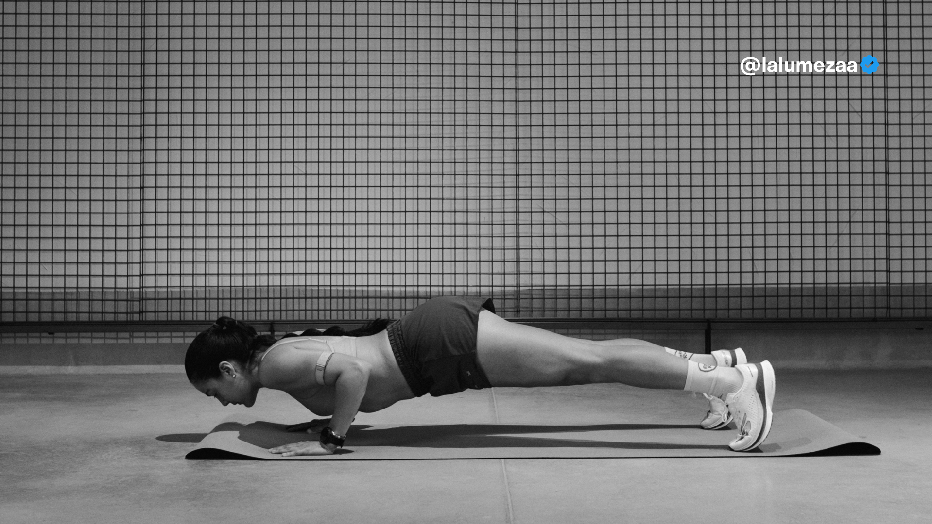 RUNNERS ESENTIALS · BY LALU