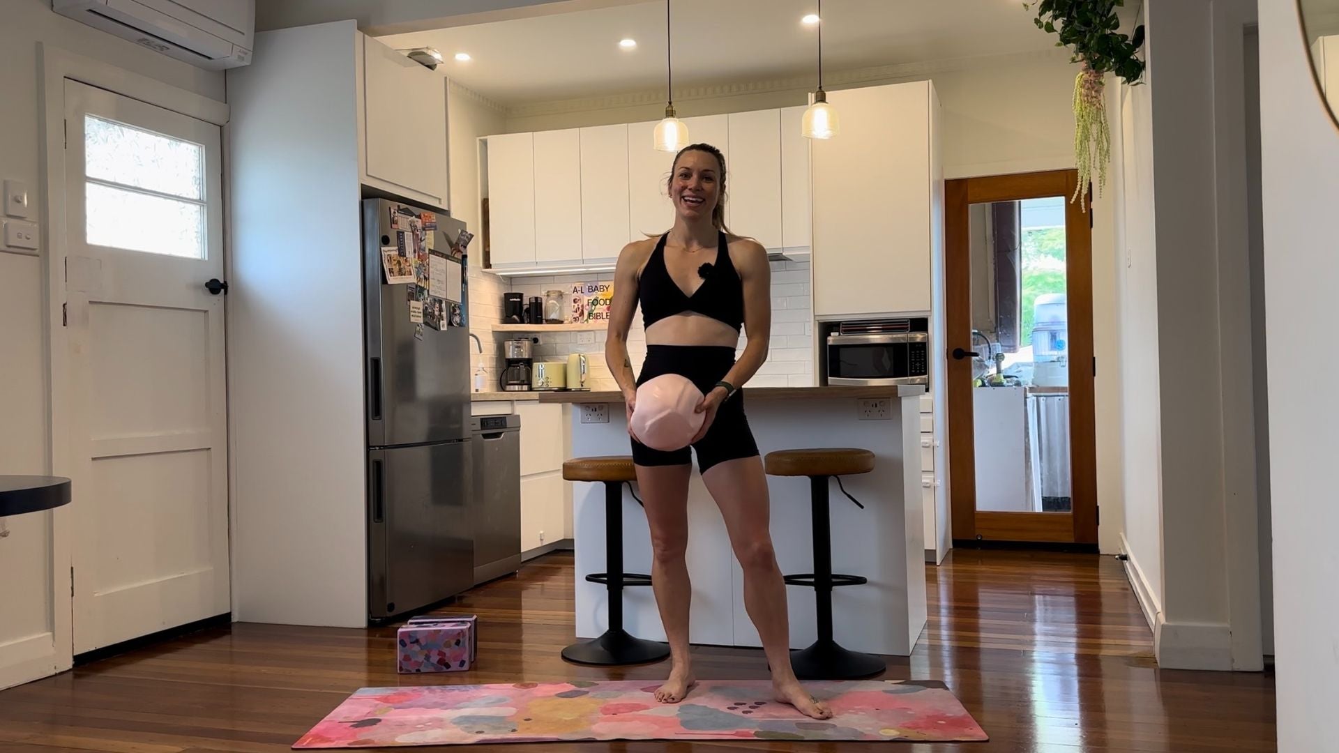 A free yoga class ~ filmed in my kitchen 🤍