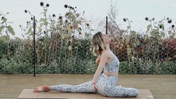 5-Minute Barre Anywhere Stretch #142