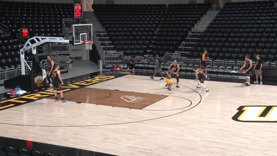 Drive & Kick 4 Out Motion Offense & Drills
