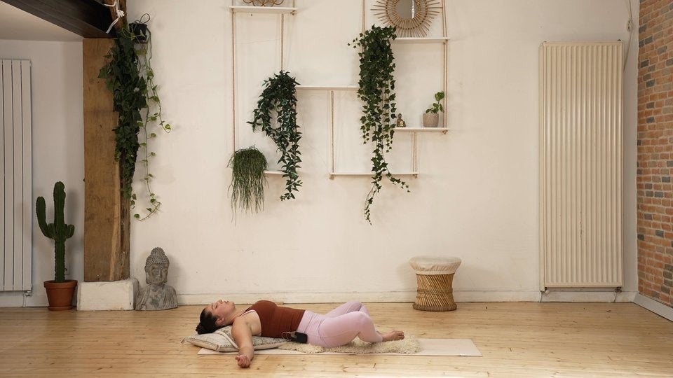 YOGA DU SOIR À FAIRE DANS SON LIT