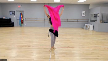 "Hayati" Veil Practice Performance In Class