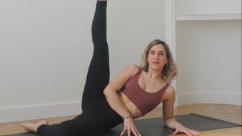 Yoga Barre Inspiration Années 80 Jambes Fessiers