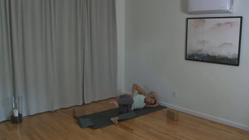 "Mike's Class" S.I. Joint Support by Shelby- this is a short activation for outer hips and glutes to stabilize the hinge of pelvis