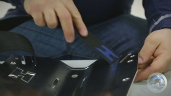 Schritt-für-Schritt-Anleitung zum Zusammenbau einer Backplate mit Gurtband