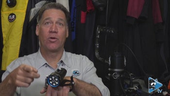 水下使用手电筒进行有效沟通的方法与注意事项