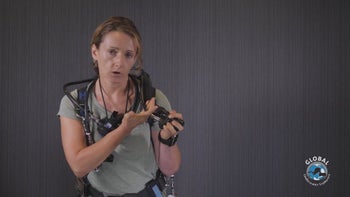 Sicheres Anschließen und Lösen des Inflatorschlauchs beim Tauchen