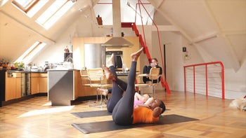 Abs in the kitchen with Estelle ! 