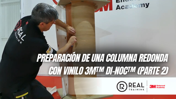 Preparación de una columna redonda con vinilo 3M™ DI-NOC™ (Parte 2)