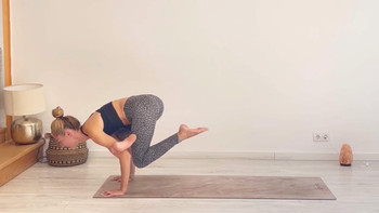 15 min Intermediate Yoga Flow