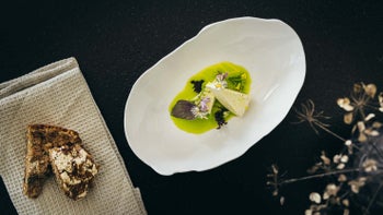 Hay-fresh Cheese from Farm Milk, Rennet and Meadow Hay