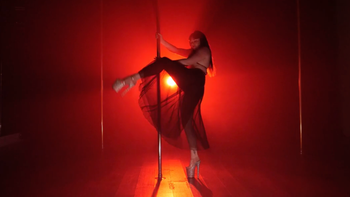 Showgirl Pole Routine - The Chain