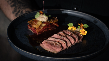 Rehkeule, Rote Beete Kartoffeln, Sellerie Espuma