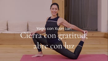 Cierra con gratitud; abre con luz. Vinyasa con Xuan Lan