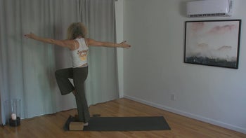 1.2.26 Flow with Iva: Ground and Expand