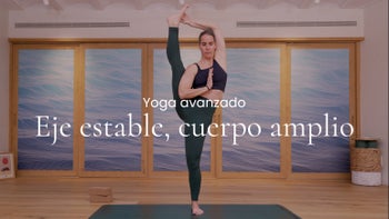 Eje estable, cuerpo amplio. Power yoga con Ro