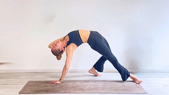 32 Min Daily Yoga Flow to Feel Good