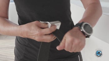 Come collegare la fettuccia alla fibbia per una cintura pesi