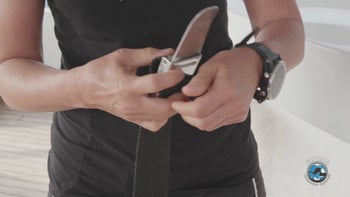 Cómo unir la cincha y la hebilla de un cinturón de plomos