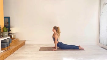 25 Min Energizing Vinyasa Hip Openning to Switch the Mood