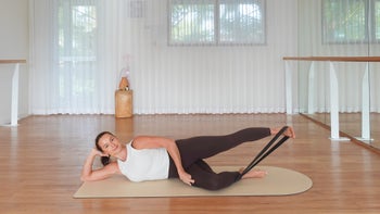 Mat Sculpt With The Theraband With Tallis