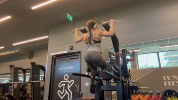 Pullups With Bent Hips Or L-Pullups