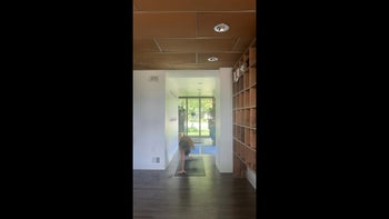 Vinyasa Flow EXPRESS class with Raina - 221