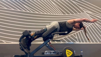 Isometric hyper extensions with back and forth arm movement