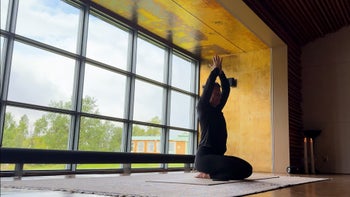 MORGONYOGA FRÅN FJÄLLNÄS. En stretchig och mjuk start på dagen