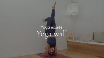 Yoga wall. Hatha vinyasa con Mery
